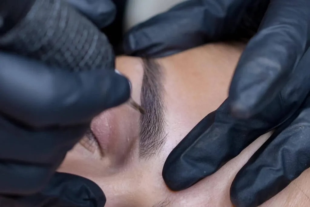 maquillage permanent des sourcils